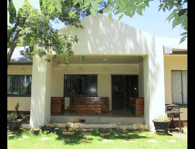 3 BEDROOM TOWNHOUSE FOR SALE IN BAYSWATER